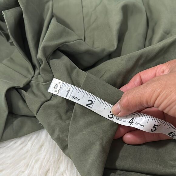 ELIZABETH AND JAMES Olive Green Women's Belted Shorts Size 6/28 - Picture 7 of 11